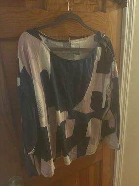 Lia Abstract Block Print Long Sleeve Top in Navy, Blush & White